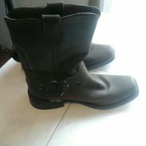 Durango kids boots size 4